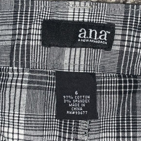 Ana Womens Size 6 Short Shorts Black White Plaid Front & Back Pockets‎ Stretch - Picture 3 of 7